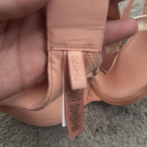 SKIMS Clay Fits Everybody Bra - Picture 5 of 6